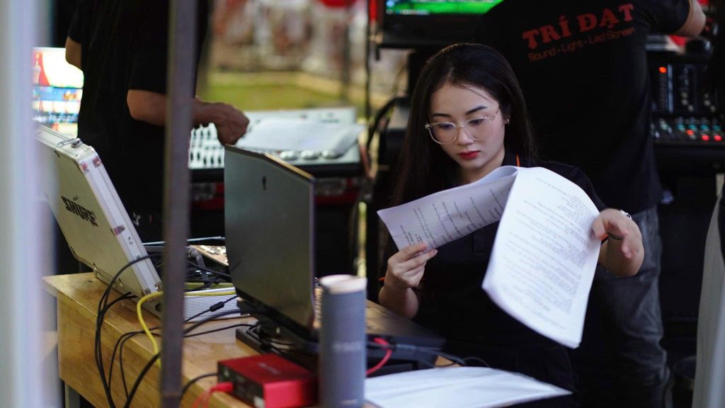 Đội ngũ nhân viên tại Xứ Quảng Media luôn tận tâm để đem đến chất lượng tốt nhất làm hài lòng khách hàng